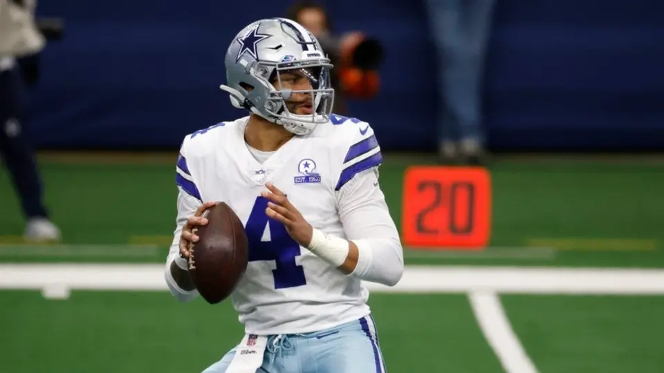 Cowboys: Dak Prescott abandonó el entrenamiento por molestia muscular