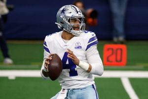 Cowboys: Dak Prescott abandonó el entrenamiento por molestia muscular