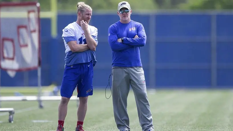 Dueño de Mavericks a Cole Beasley: 'Si te vacunas compraré acciones de Pfizer para tu esposa'