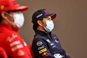 Checo Pérez sobre su accidente con Ocon: 'No teníamos radio fue falta de comunicación'