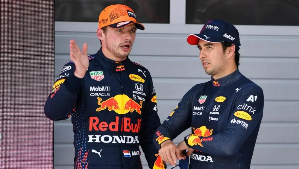 Sergio Pérez y Max Verstappen | AP