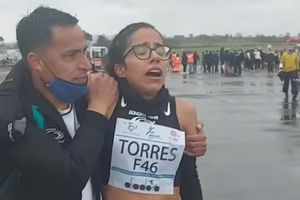 Mexicana Daniela Torres logra marca para JO y rompe en llanto tras cruzar la meta