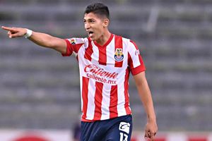 Chivas: Ofertan 60 mil pesos por playera de Ángel Zaldívar en subasta