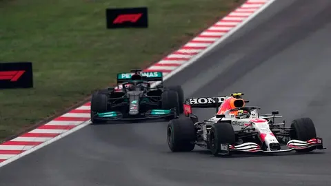 Helmut Marko: 'Hamilton quería empujar a Checo Pérez a pit-lane'