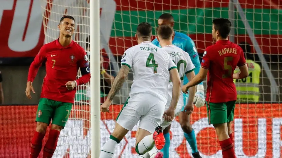 Video: Cristiano Ronaldo falló penal vs Irlanda y el récord tendrá que esperar