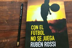 Rubén Rossi presentó su libro 'Con el futbol no se juega'
