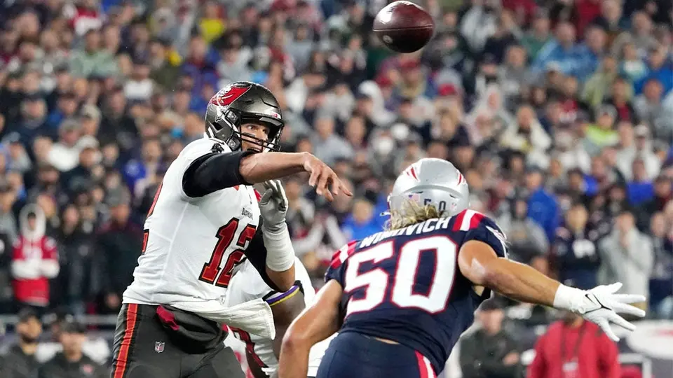 Tom Brady rompió récord de yardas aéreas en juego ante New England