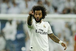 Marcelo demostró su puntería con el balón poniendo en riesgo las ventanas de su casa