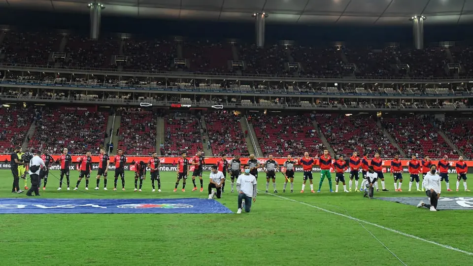 Chivas vs Atlas: Grito prohibido apareció en el Clásico Tapatío