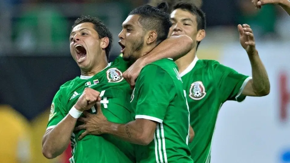 Tecatito Corona descartó pelea a golpes con Chicharito: 'Cualquier cosa se inventan'