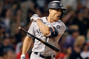 Yankees repite dosis a Red Sox en Fenway Park y los iguala en lucha por comodín