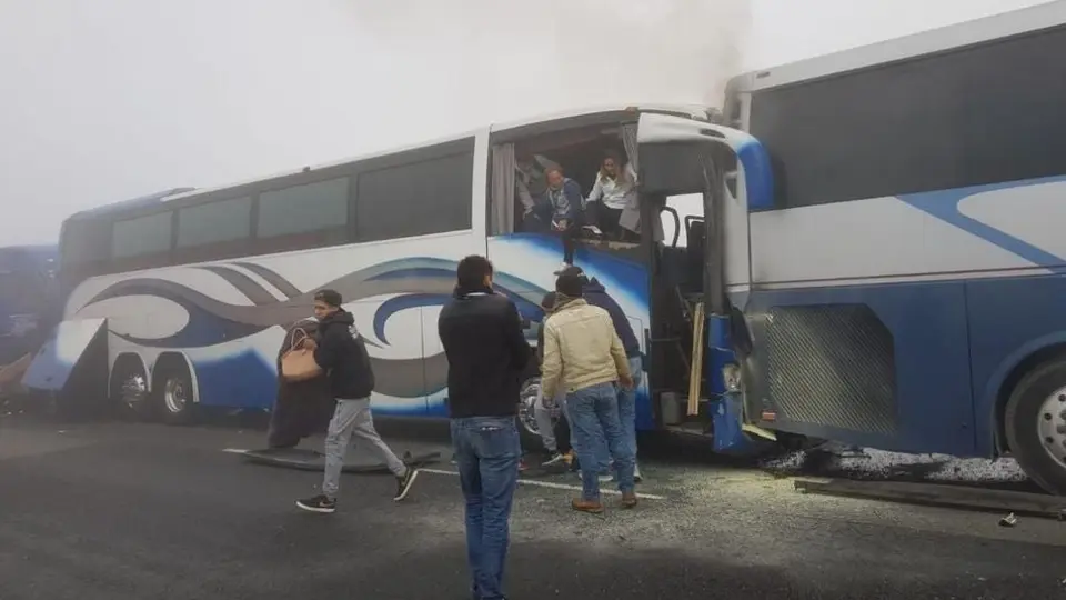 Rayados: Autobús con aficionados de Monterrey chocó y se incendió en la carretera