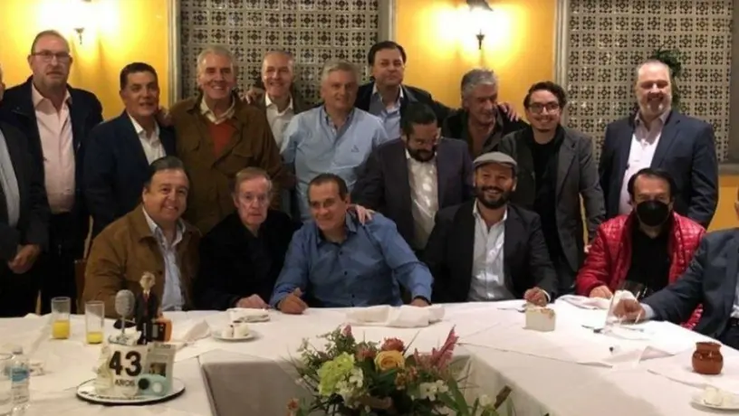 Carlos Albert tuvo emotiva despedida con personalidades de medios de comunicación