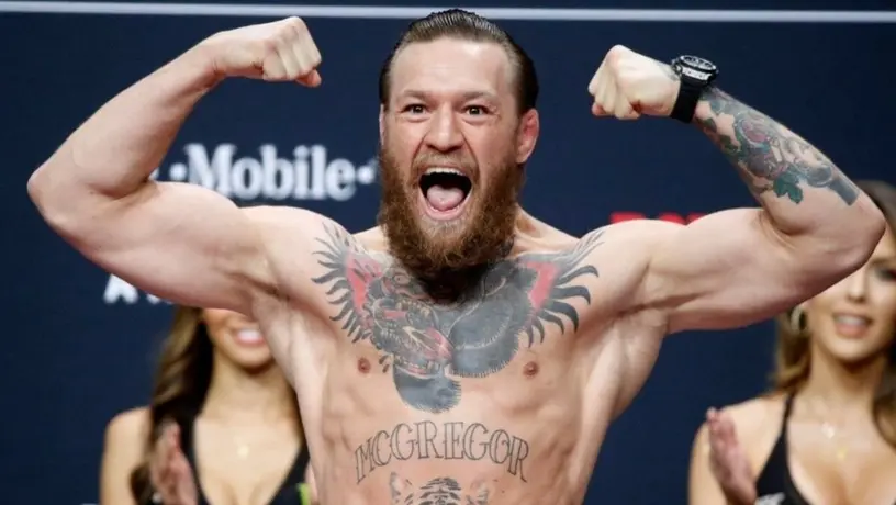 Conor McGregor: Realizó pésimo lanzamiento de pelota de beisbol