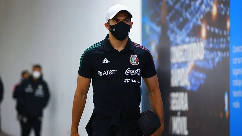 Selección Mexicana: Henry Martín va a la tribuna para el juego vs Honduras