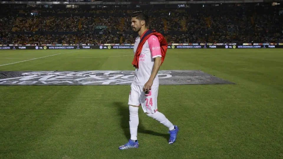 Chivas: Hizo oficial la salida de Oribe Peralta