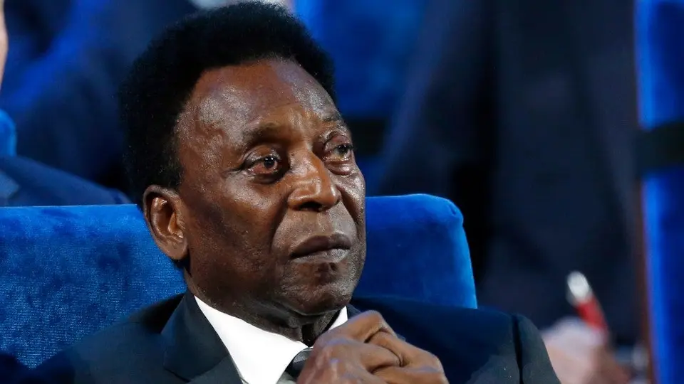 Brasil: Pelé regresó a la unidad de cuidados intensivos tras extracción de tumor