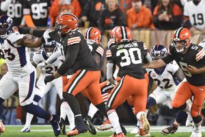 NFL: Case Keenum y D'Ernest Johnson comandaron victoria de Cleveland sobre Denver