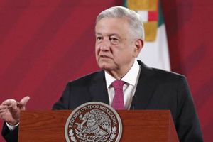 Metro CDMX: AMLO se comprometió a reabrir Línea 12 del metro en un año