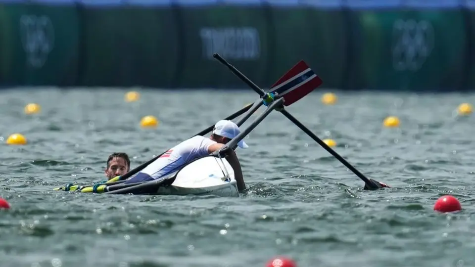 Tokio 2020: Equipo noruego de remo cayó al agua en plena competencia