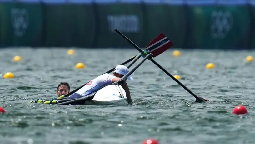 Tokio 2020: Equipo noruego de remo cayó al agua en plena competencia