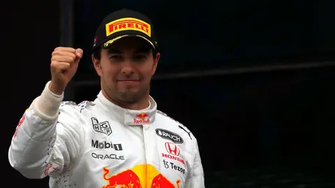 Checo Pérez: Prensa internacional destacó al mexicano por 'soportar' a Hamilton