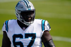 NFL: John Miller, guardia titular de Panthers, colocado en lista de reserva/Covid-19
