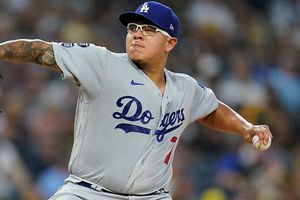 Dodgers se lleva duelo clave contra Padres en gran salida de Julio Urías