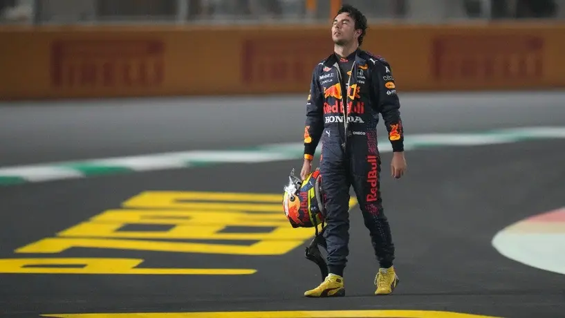 Checo Pérez lamentó ser eliminado del GP de Arabia Saudita: "Una pena lo que sucedió”