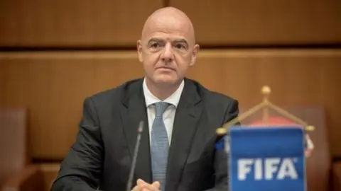 FIFA advierte a ligas europeas que deberán prestar a sus jugadores para las eliminatorias