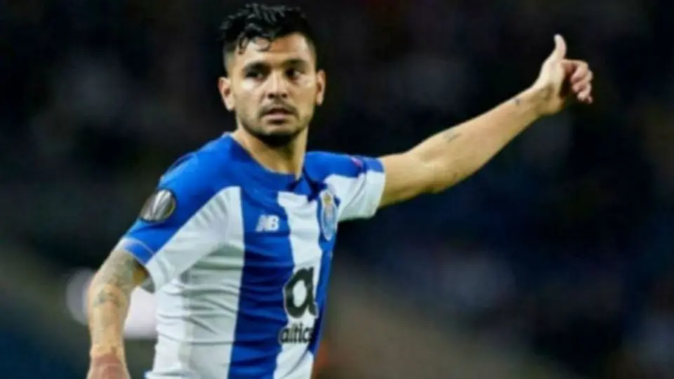 Tecatito Corona: Porto y Sevilla habrían llegado a un acuerdo por el volante mexicano