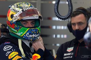F1: Max Verstappen fue multado con 50 mil euros por tocar el auto de Hamilton