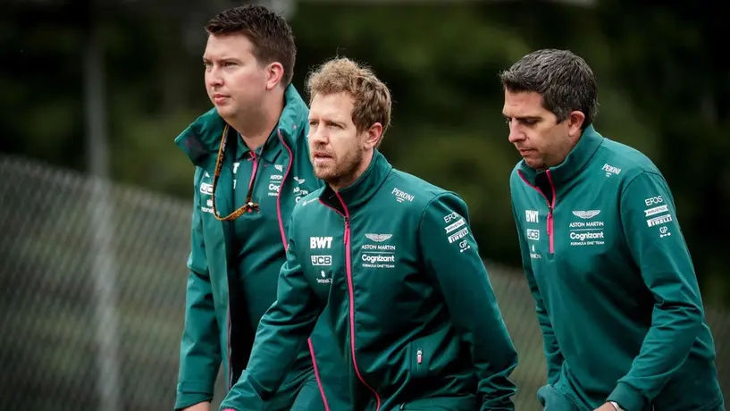 Vettel y Mick Schumacher jugaron 'cascarita' durante parón en GP de Bélgica
