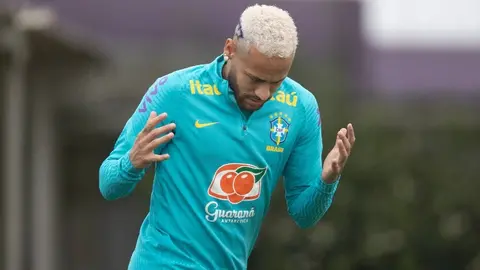 Neymar sorprendió con nuevo 'look' de Batman en concentración de Brasil