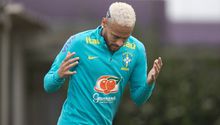 Neymar sorprendió con nuevo 'look' de Batman en concentración de Brasil