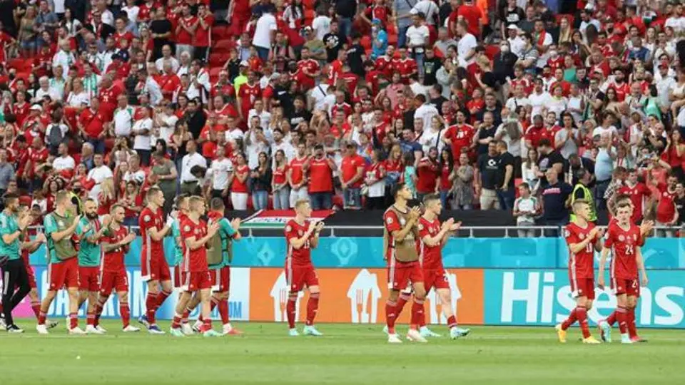 UEFA: Sancionó a Hungría con tres partidos por comportamiento discriminatorio de su afición