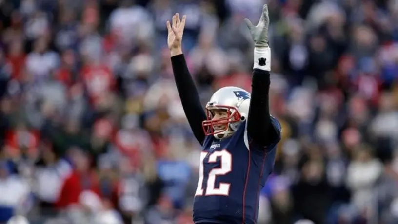 Tom Brady: Tarjeta autografiada de novato fue vendida por una cifra récord