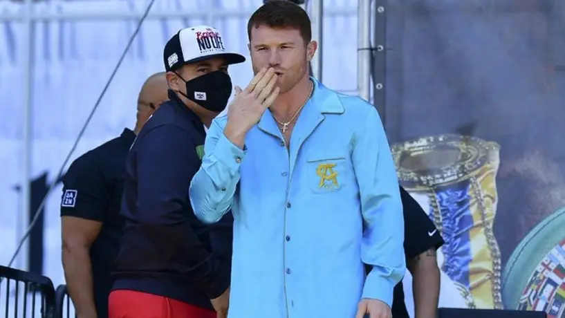 Canelo agradeció y envió saludos a una abuelita que le prende una veladora antes de pelear