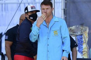 Canelo agradeció y envió saludos a una abuelita que le prende una veladora antes de pelear