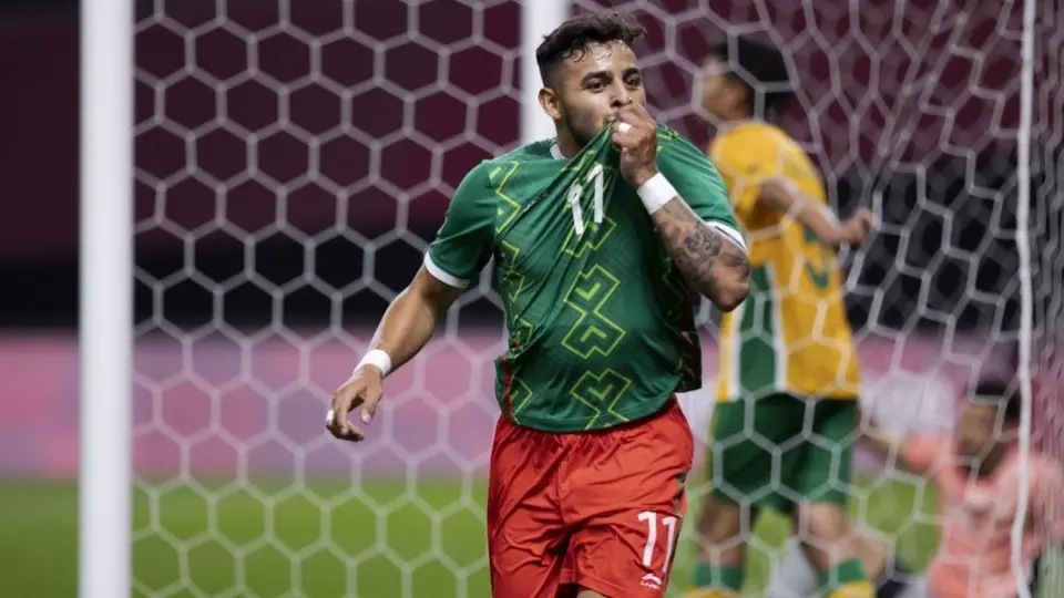 Marco Fabián: 'Me veo reflejado en Alexis Vega; está haciendo grandes partidos'