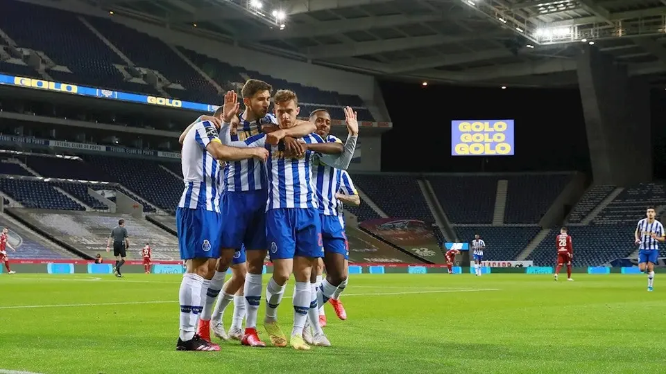 Tecatito Corona: Porto venció al Famalicão y mantiene esperanzas de ser Campeón