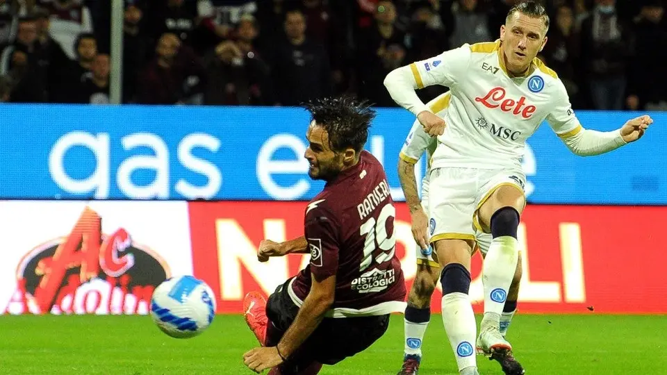 Chucky Lozano: Napoli saca la mínima frente al Salernitana y blinda el liderato