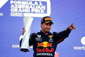 Checo Pérez: Seguidor se tatuó su casco tras ganar el Gran Premio de Azerbaiyán