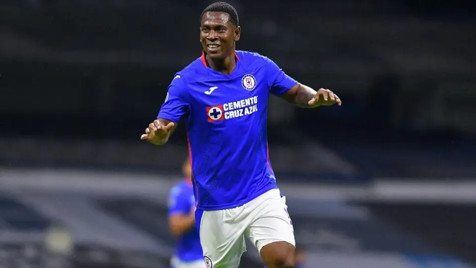 Bryan Angulo: 'Cruz Azul busca hacer historia con los 43 puntos'