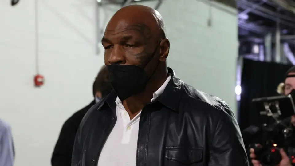 Mike Tyson sobre la pelea del Canelo: 'Saunders ya está noqueado'