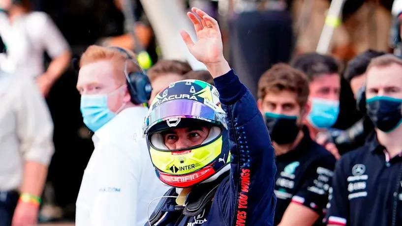 Checo Pérez: Artesano creó piñata del coche del piloto mexicano