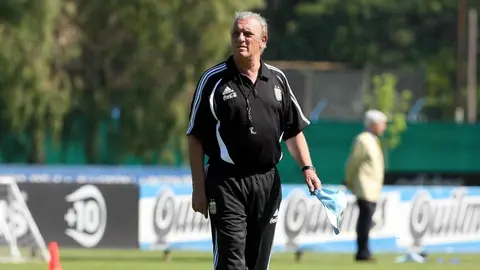 Alfio Basile, hospitalizado por complicaciones con el Covid-19