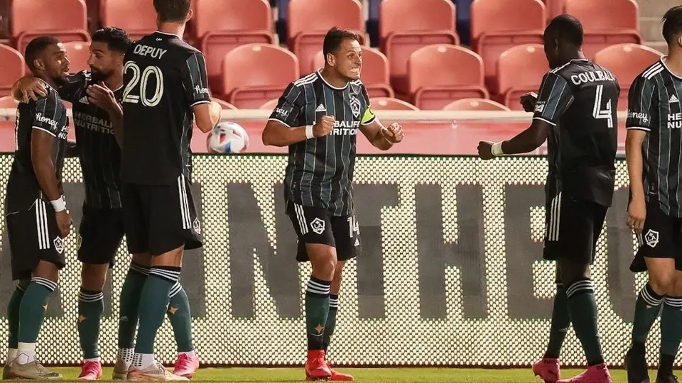 Chicharito Hernández: Marcó gol en la victoria del Galaxy sobre el Vancouver