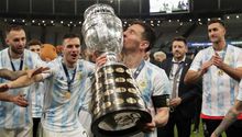 Messi: El beso de la Pulga al trofeo de la Copa América 2021 se inmortalizó en un mural