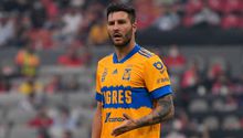 Gignac cantó al lado de Thauvin temas de la Banda MS en un restaurante
